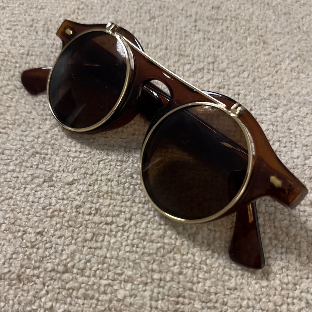 UNISEX Stylish Round Sunglasses with Gold Accents - Picture 10 of 11